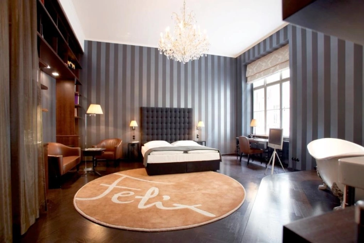 Large Double Suite
