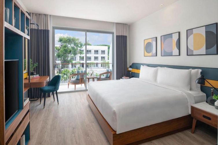 Cool Double room with balcony and with pool view