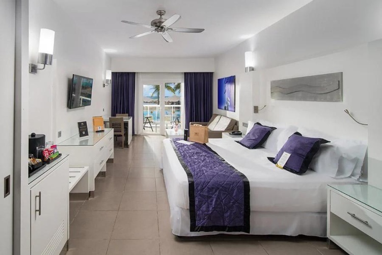 Double Elite Club Junior Suite with sea view