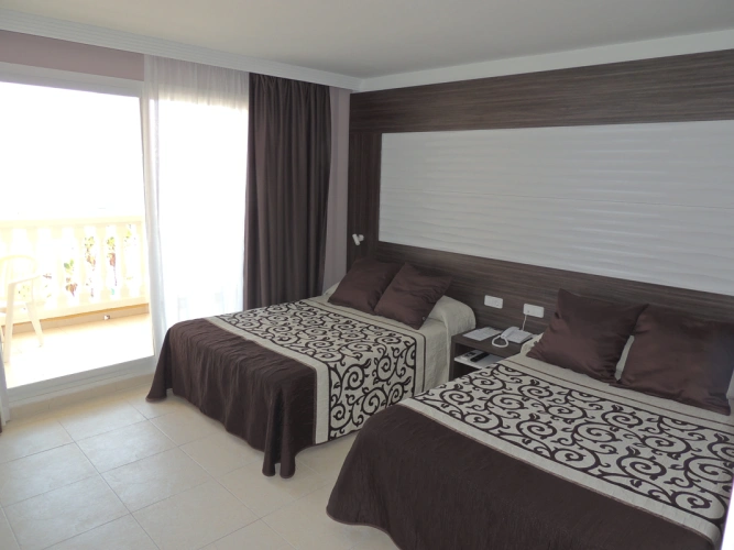Superior Twin Junior Suite with sea view