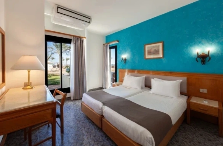 2 Bedrooms Garden Bungalow