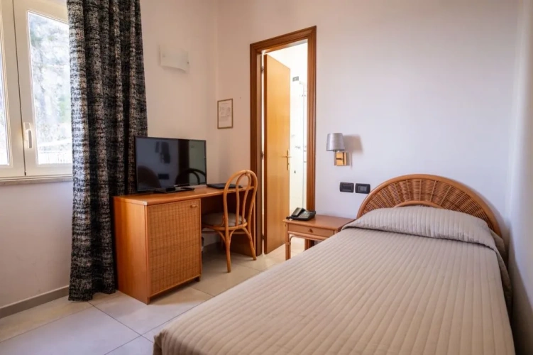 Standard Single room with sea view