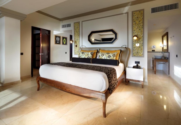 Panoramic Double Suite with view