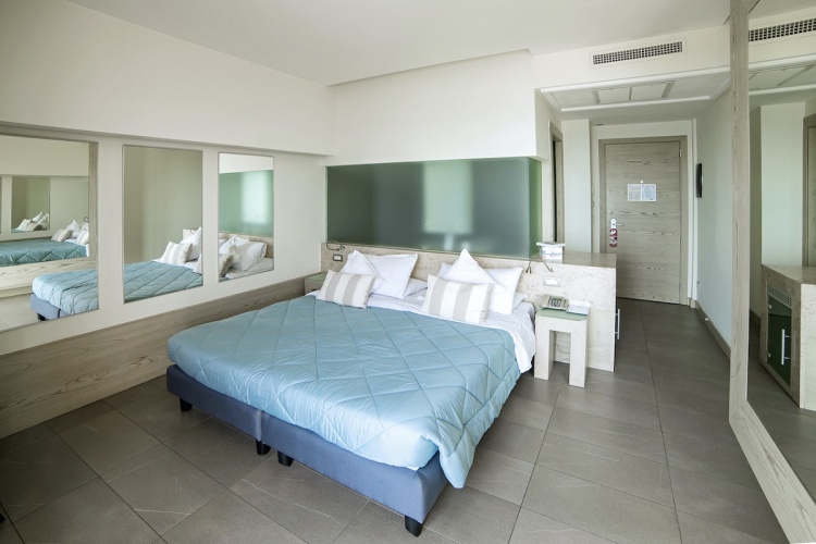 Superior Double room with balcony and with sea view