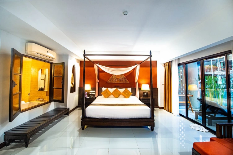 Deluxe Pool Access Grand Double room