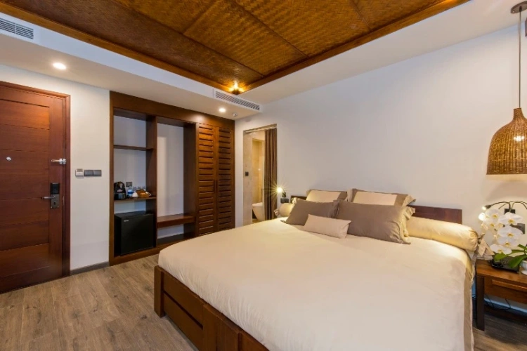Deluxe Double Club room with balcony