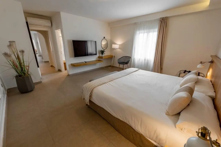 3 Bedrooms Silver Apartment