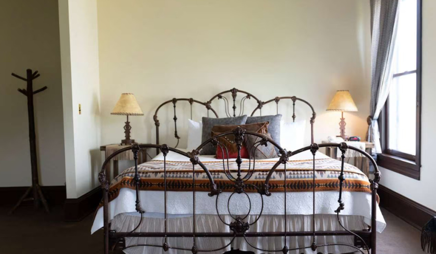 Annie Oakley Double Suite