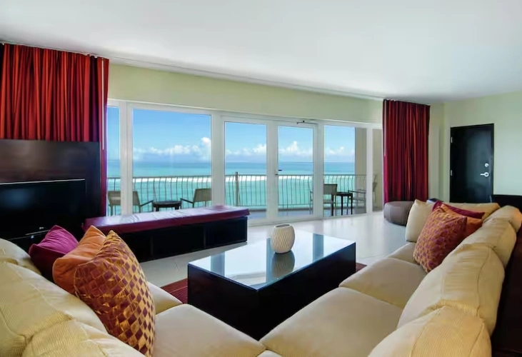 Suite with balcony and oceanfront