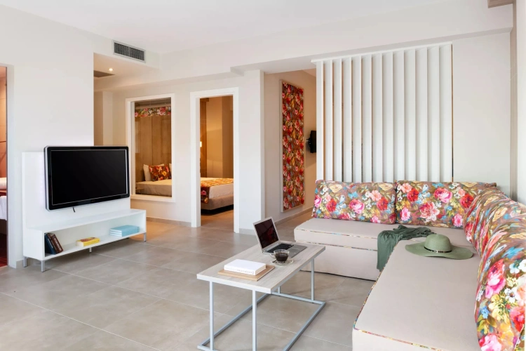 2 Bedrooms Suite with garden view