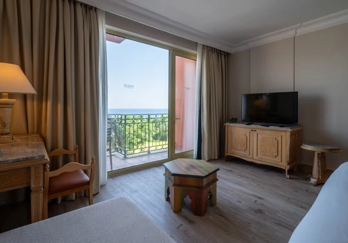 Standard Double room with side sea view