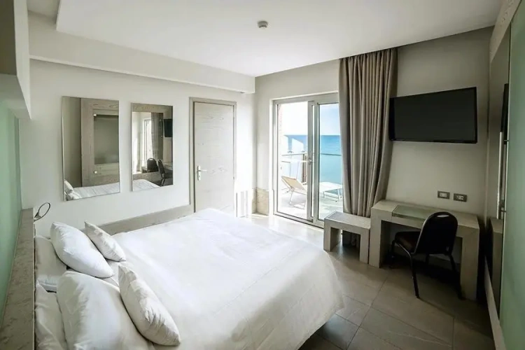 Twin room with balcony and with sea view
