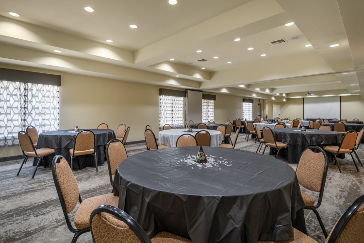 Best Western Plus Monica Royale Inn & Suites photo 23