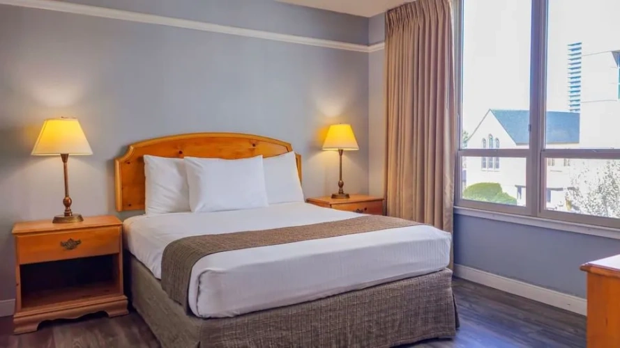 1 Bedroom Corner Suite