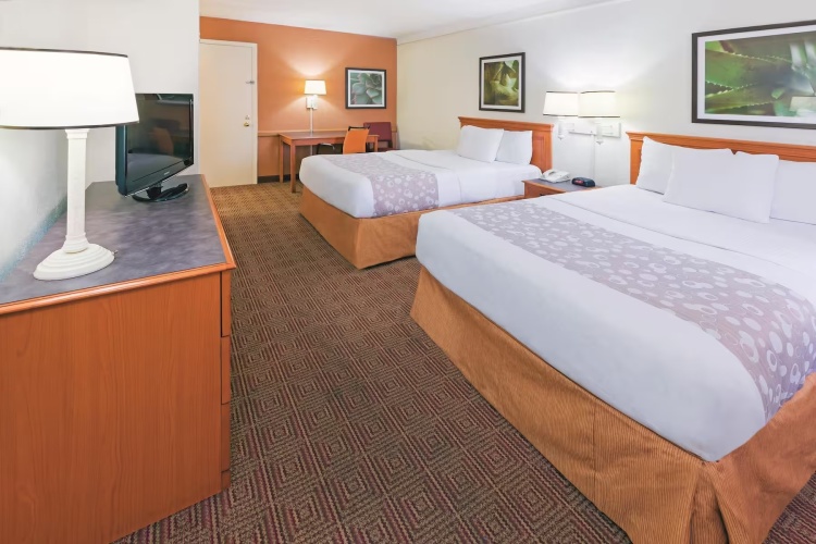 Deluxe Accessible Quadruple room