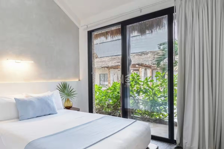 Individual Single room with pool view