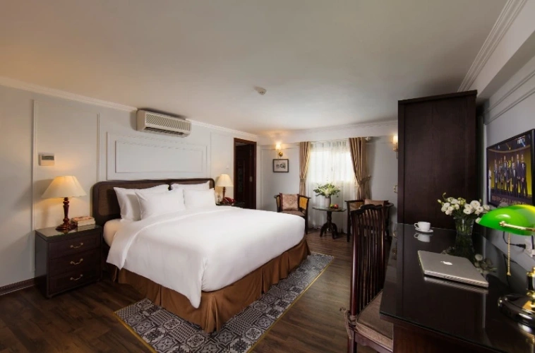Dynastie Suite with balcony