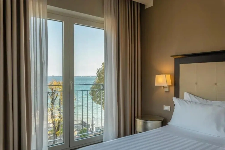 Twin Suite with balcony and with lake view