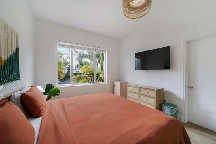 Tropics Hotel