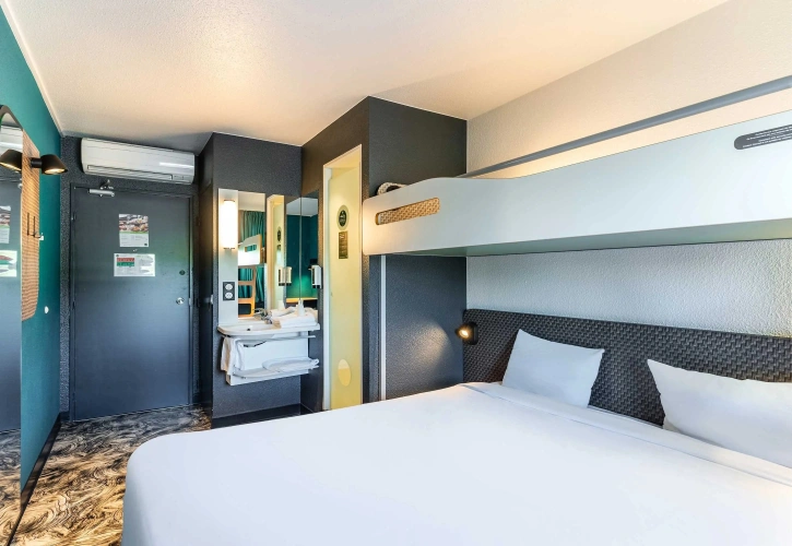 Standard Triple room