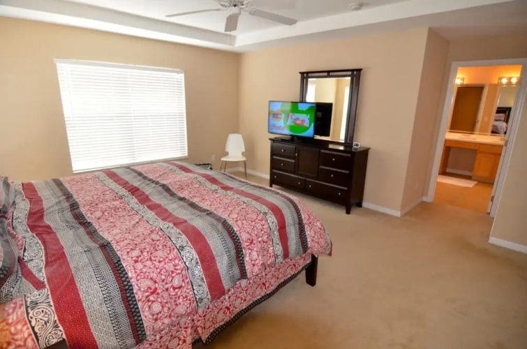 4 Br Home Kitchen Sleeps 10
