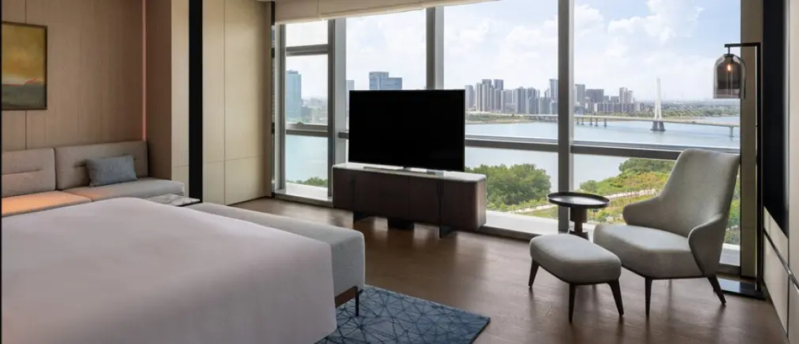1 Bedroom Jin Mao Bay Double Suite with harbour view