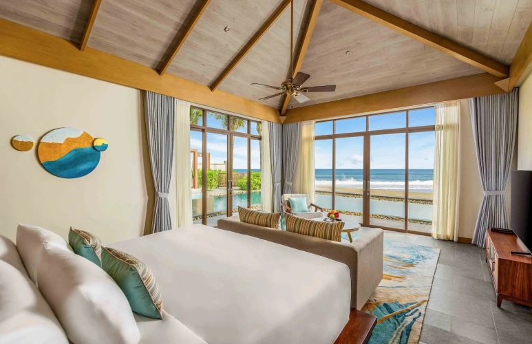 5 Bedrooms Pool Villa beachfront