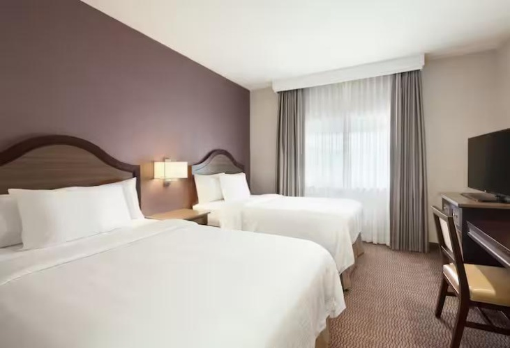 2-room Double Suite with pool view