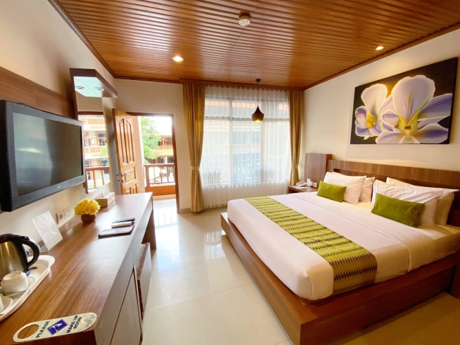 Deluxe Double room with pool view