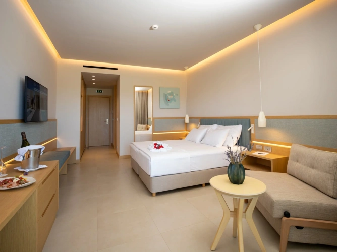 Deluxe Double room with lateral sea view