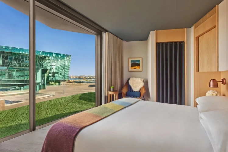 1 Bedroom Corner Double Suite with harbour view