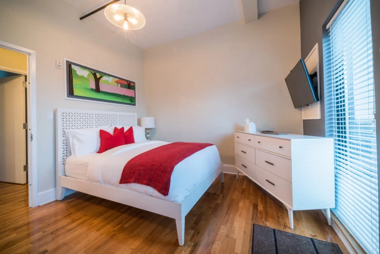 2 Bedrooms Quadruple Penthouse Loft with Roof Deck