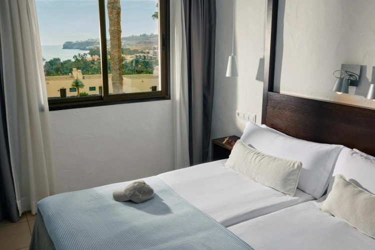 2 Bedrooms Swim Up Apartment