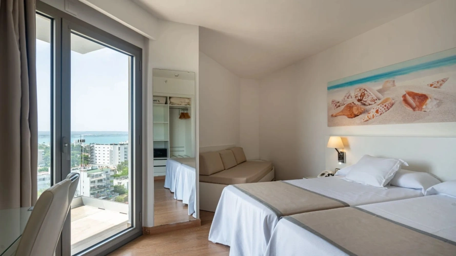 Standard Twin room with sea view