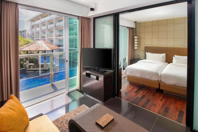 Deluxe Twin Suite with pool view