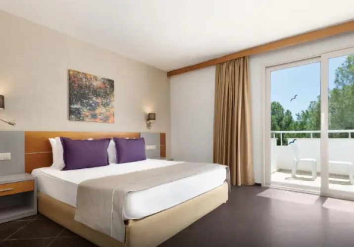 Club Twin room with garden view