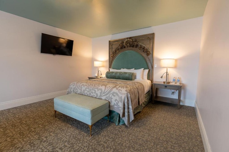 1 Bedroom Executive Double Suite