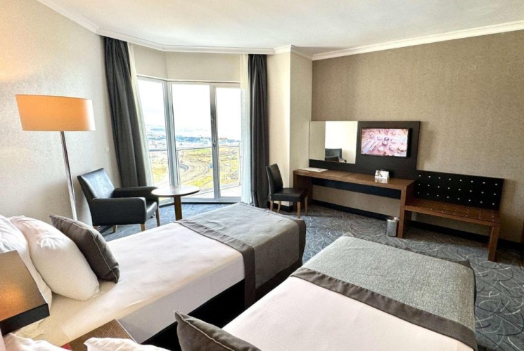 Deluxe Twin room with sea and city view
