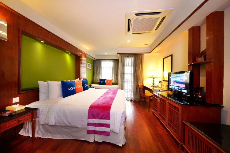 Deluxe Double Water Chalet