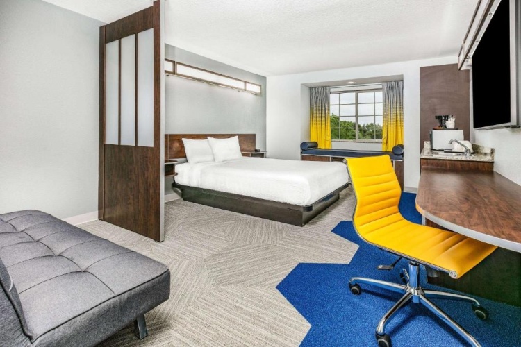 Mobility/Hearing Accessible Double Studio Suite