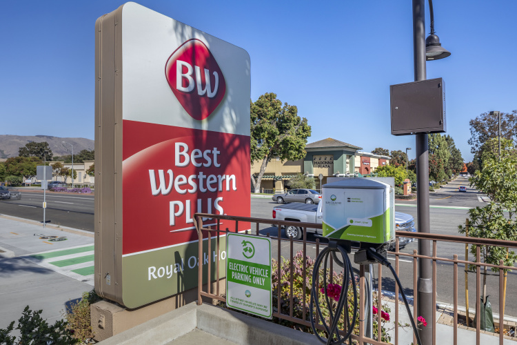 Best Western Plus Royal Oak Hotel photo 41