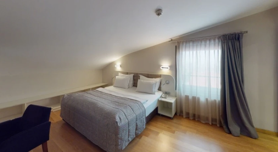Queen Double Suite with city view