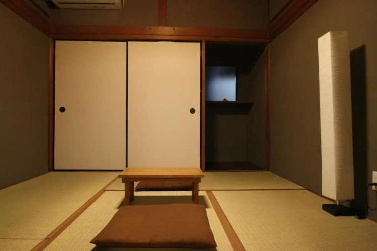 Economy room
