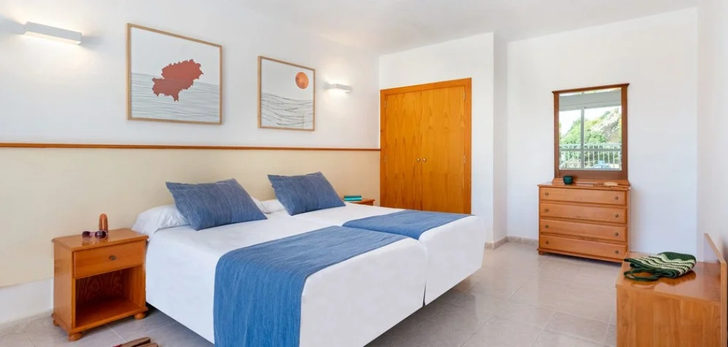 1 Bedroom Twin Apartment with side sea view
