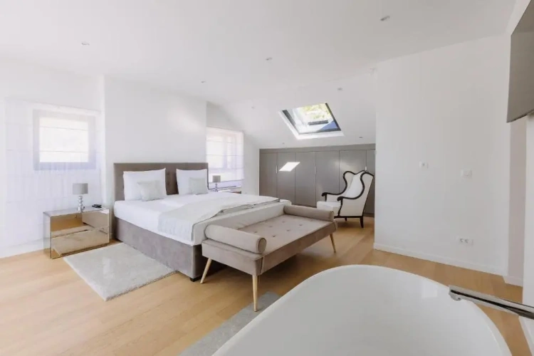 Penthouse 5th Floor Apartment