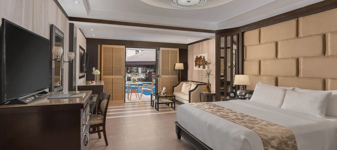Direct Pool Access Double Suite