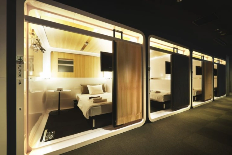 First Class female Capsule