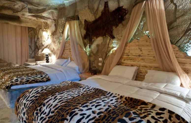 Standard Cave Twin Room