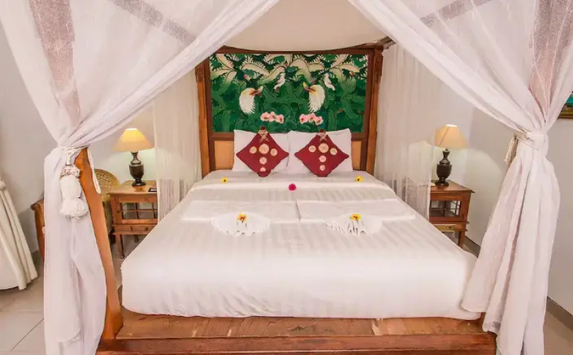 2 Bedrooms Villa