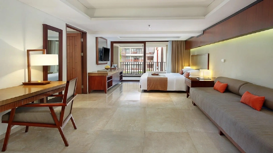 Deluxe Double Suite Spa Bath with pool view